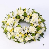 Classic Wreath   White